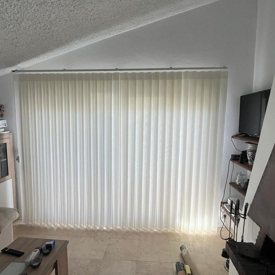 Vertical blinds waves closed