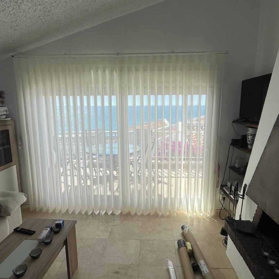 Vertical blinds waves, open