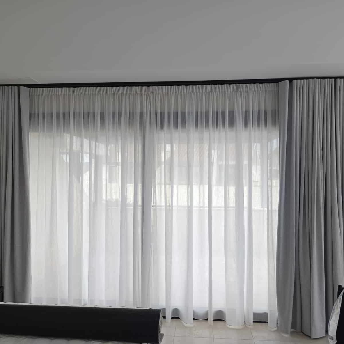Living room perfect wave curtains and white voile